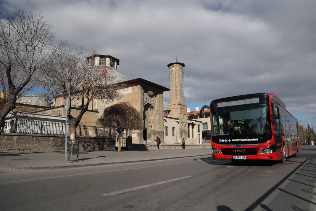 Yeni üniversitelilere Konya hediyesi! Toplu ulaşım 10 gün ücretsiz 3